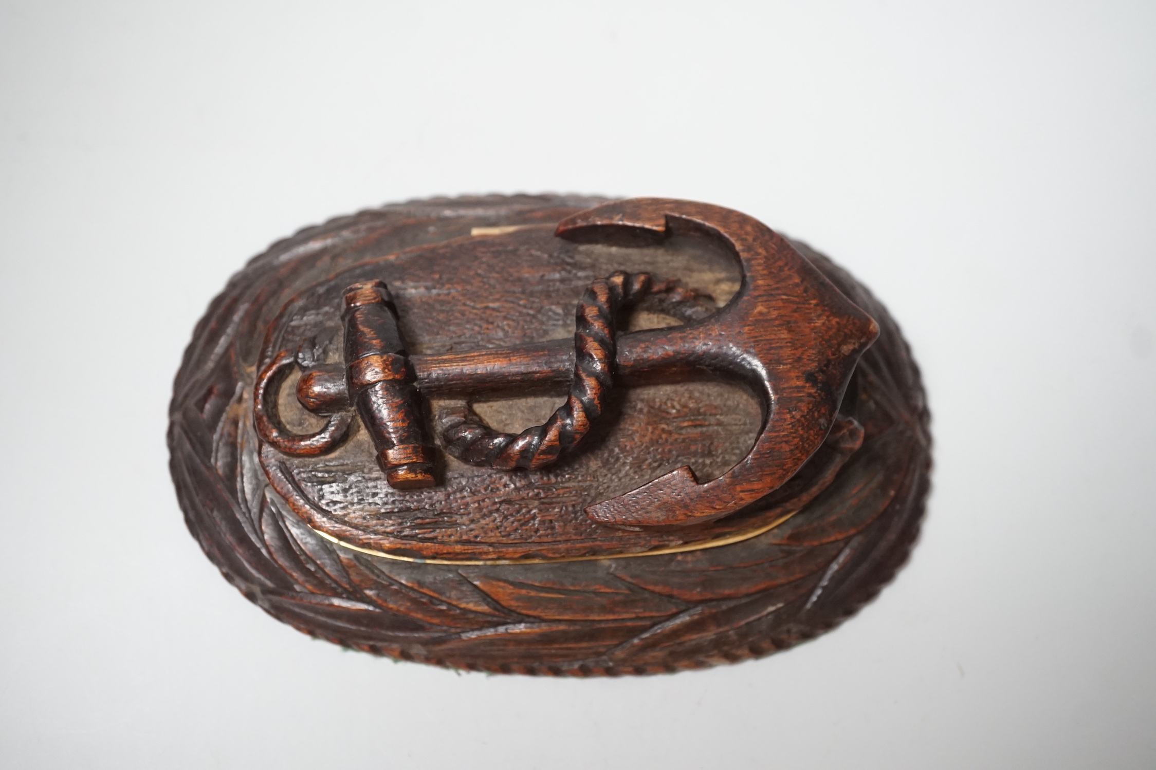 An early 20th century carved oak ‘anchor’ trinket box, 14.5cm